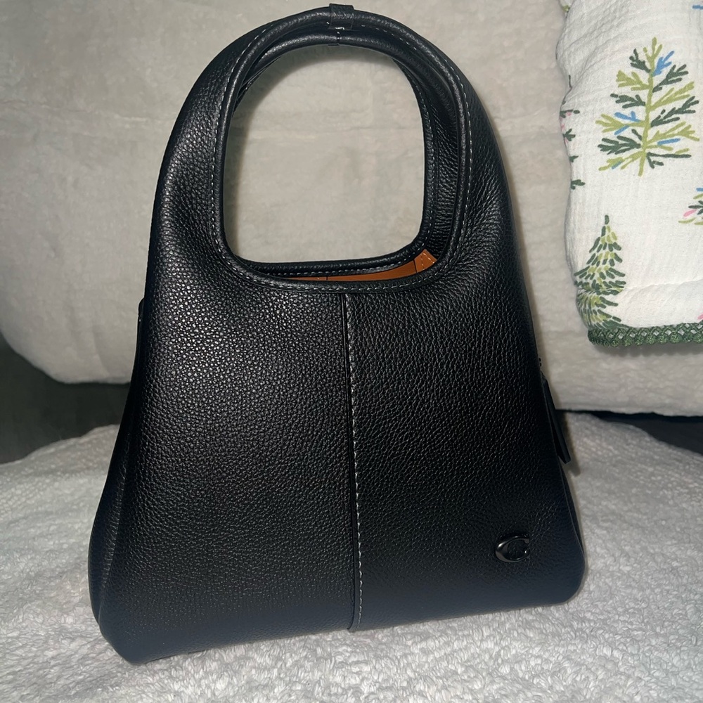 COACH BAG
Lana Shoulder Bag 23